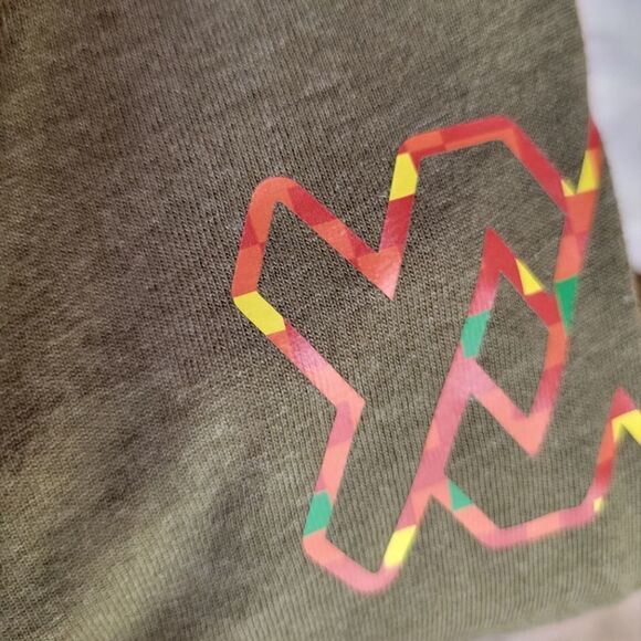 New Volki Men's V-neck Logo Tee, Heathered Hunter, NIP - Picture 4 of 6